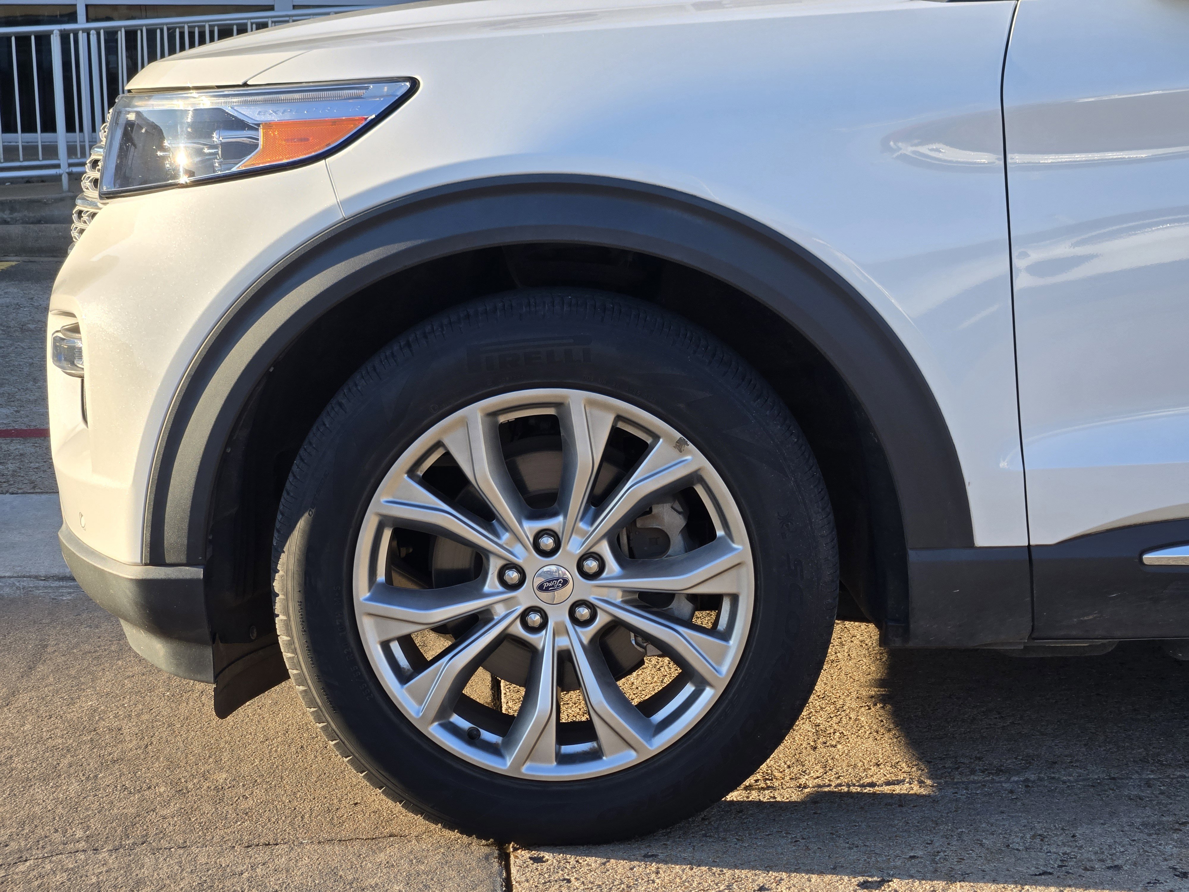 Certified 2022 Ford Explorer Limited w/ Equipment Group 301A image 5