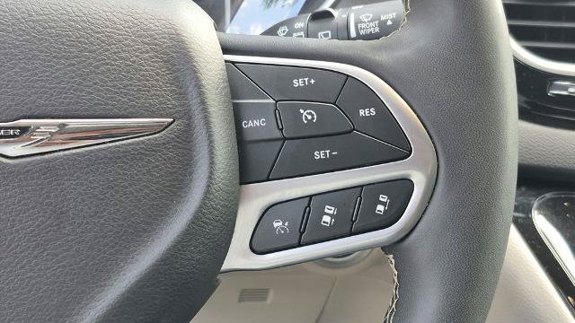 Used 2024 Chrysler Pacifica Touring-L FWD image 16
