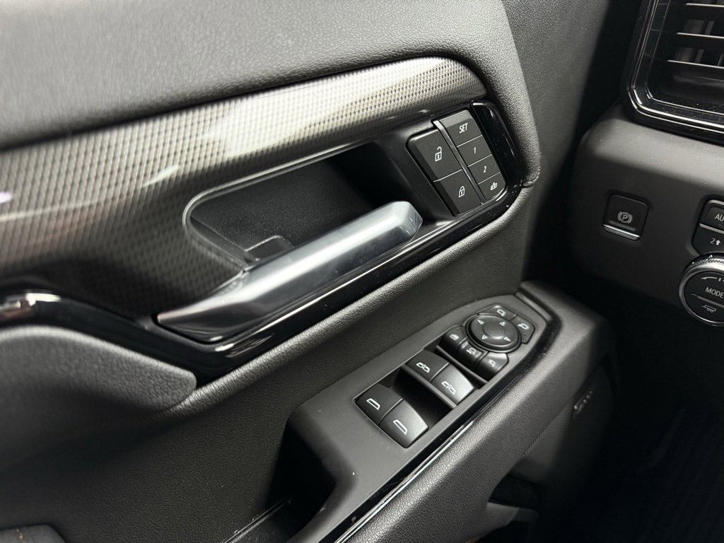 Used 2025 GMC Sierra 2500 AT4 w/ AT4 Preferred Package image 12