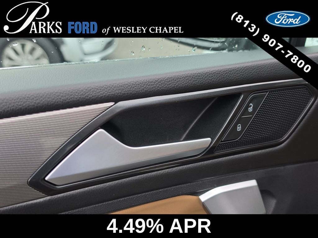 Used 2024 Volkswagen Tiguan SE w/ Panoramic Sunroof Package FWD image 18