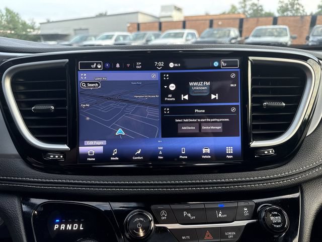 Used 2025 Chrysler Pacifica Limited FWD image 16