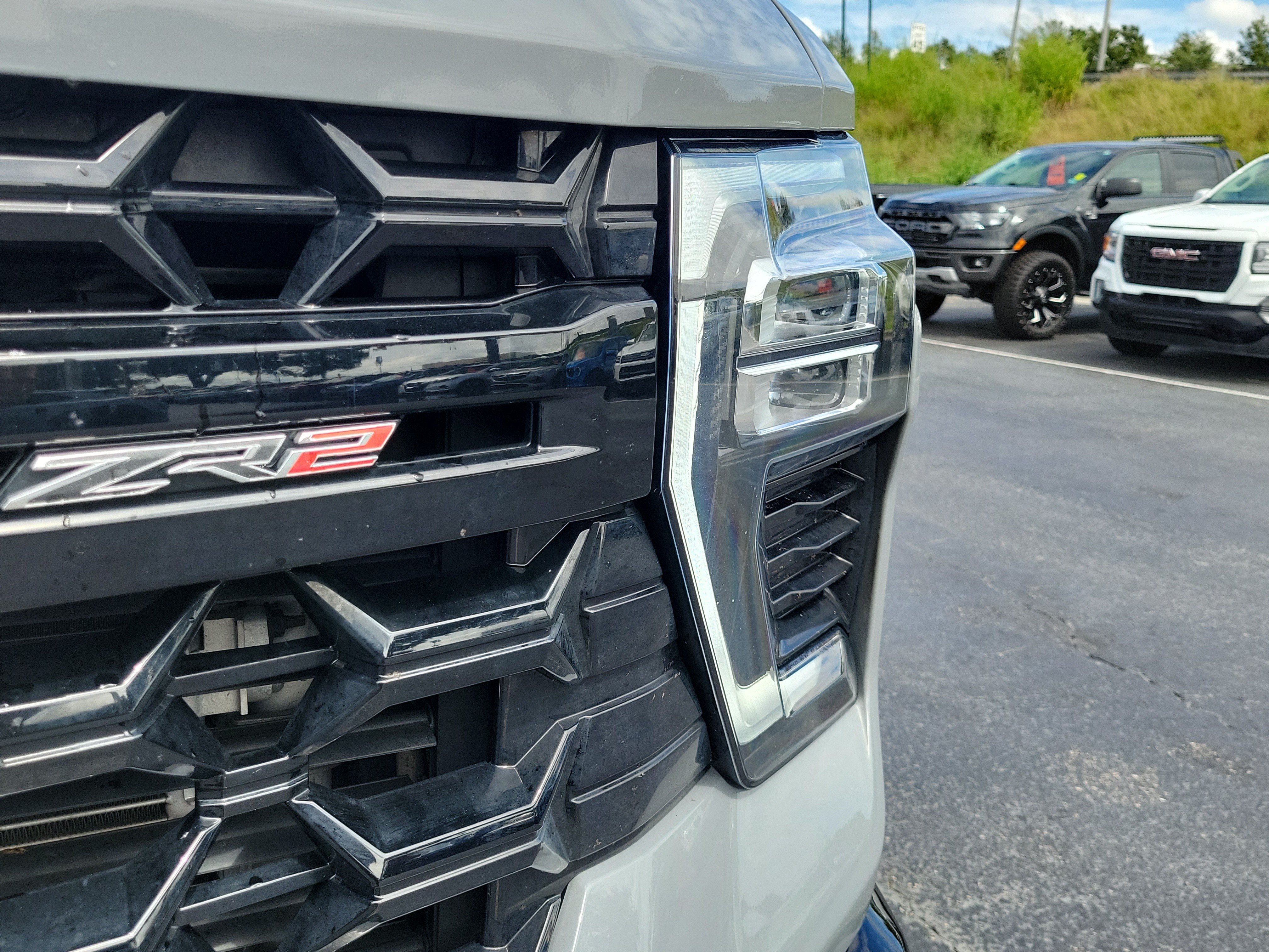 Used 2024 Chevrolet Silverado 2500 ZR2 w/ Technology Package AWD/4WD image 3