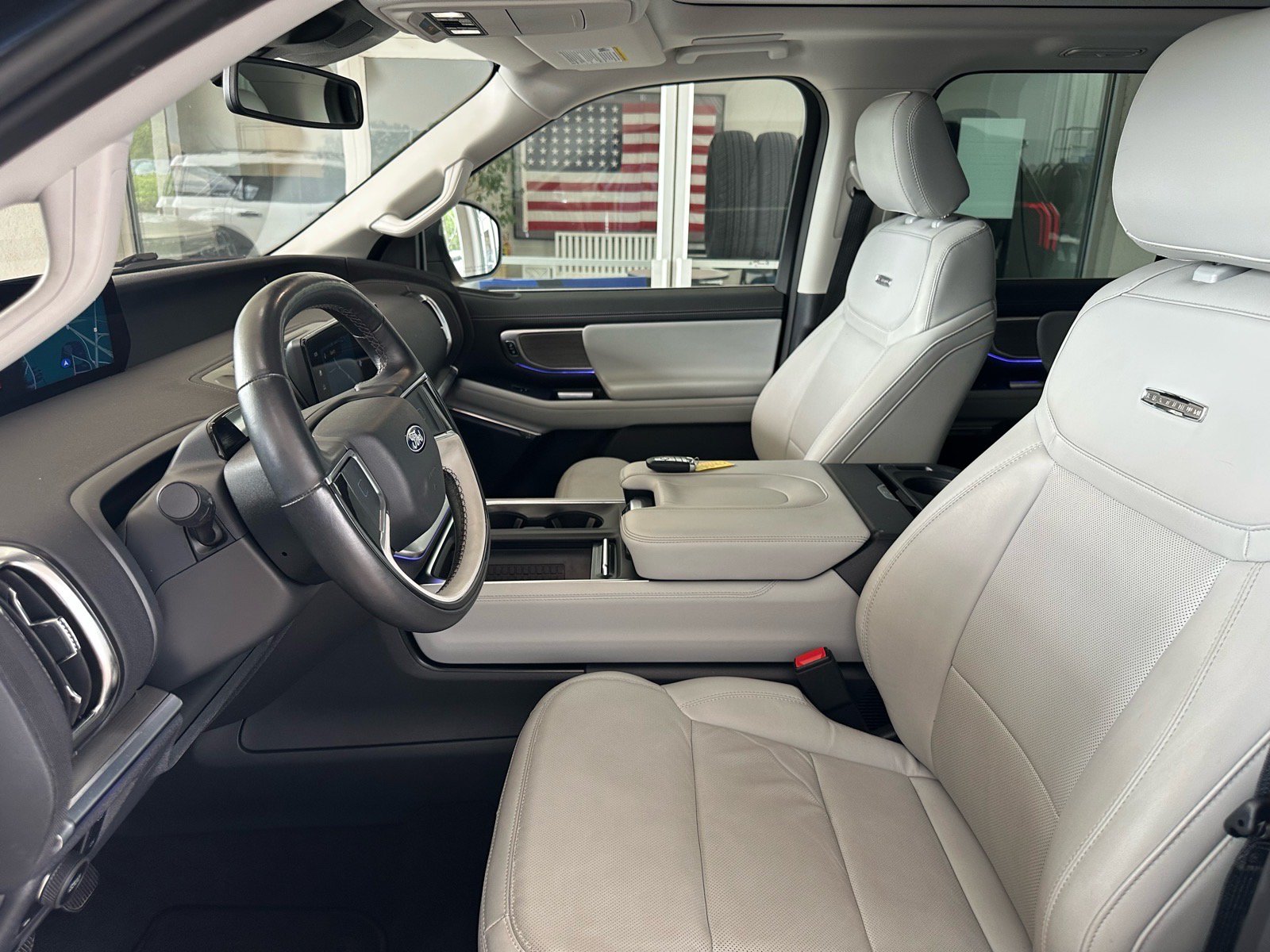 Certified 2025 Ford Expedition Max Platinum w/ Driver's Package AWD/4WD image 17