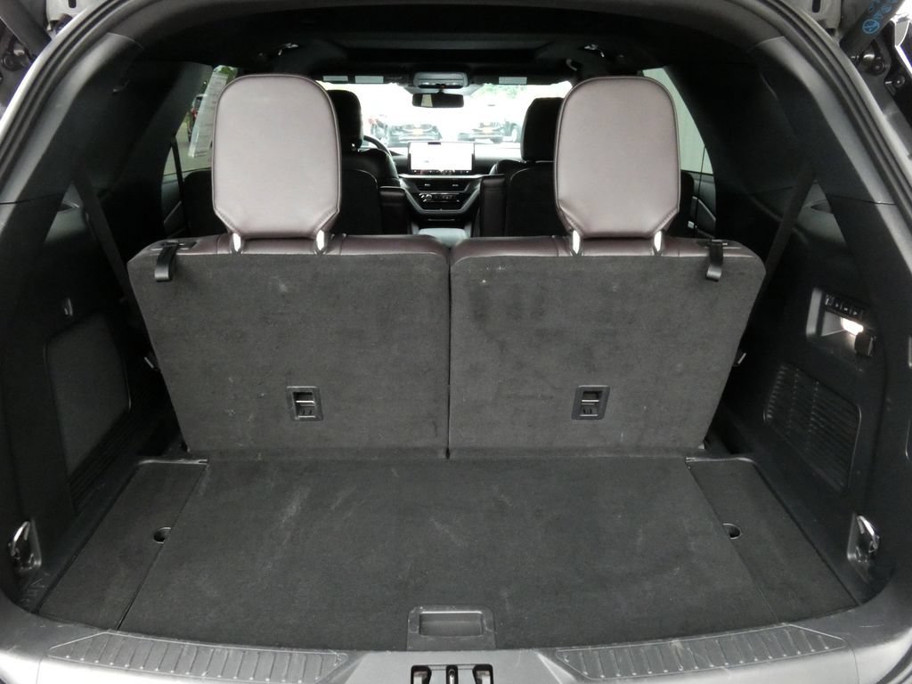 Certified 2025 Ford Explorer Platinum w/ Ultimate Package AWD/4WD image 35