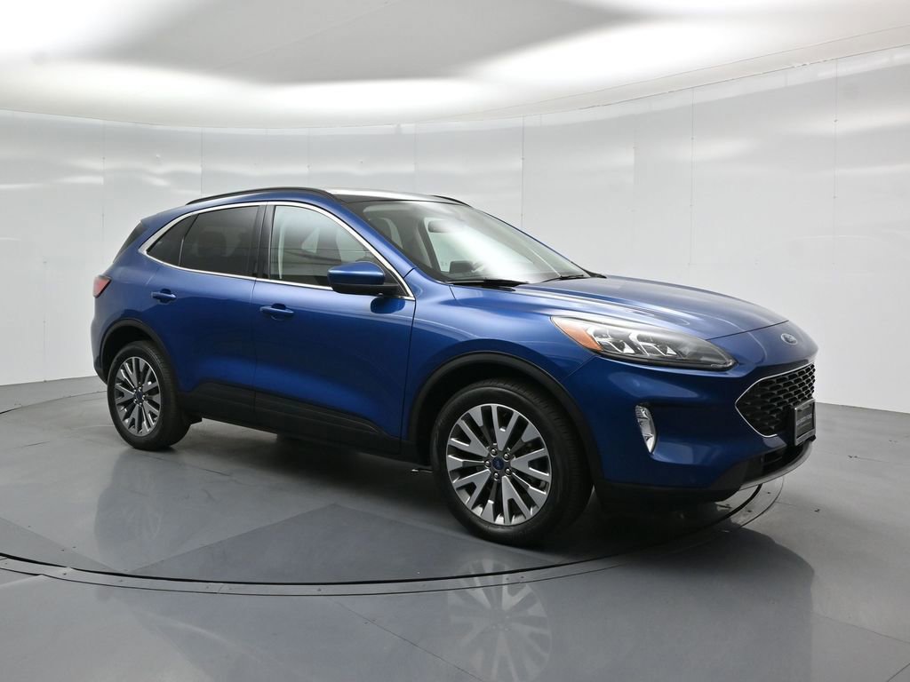 Certified 2022 Ford Escape Titanium w/ Class II Trailer Tow Package image 3