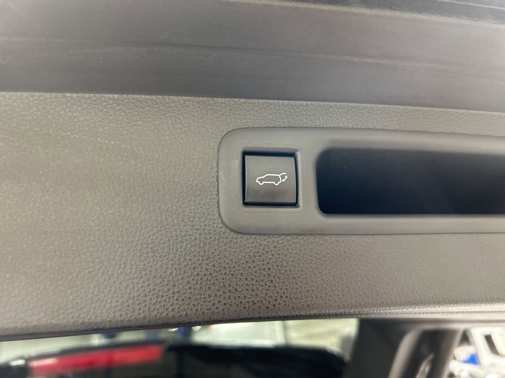 Used 2021 Toyota Highlander XLE AWD/4WD image 33