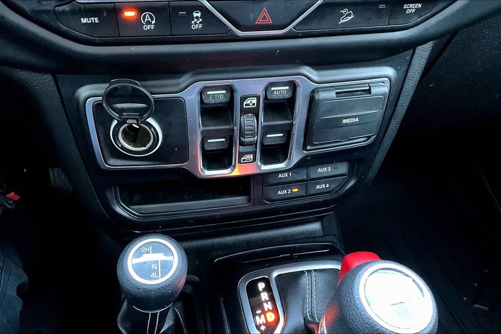Used 2019 Jeep Wrangler Unlimited Sahara AWD/4WD image 18