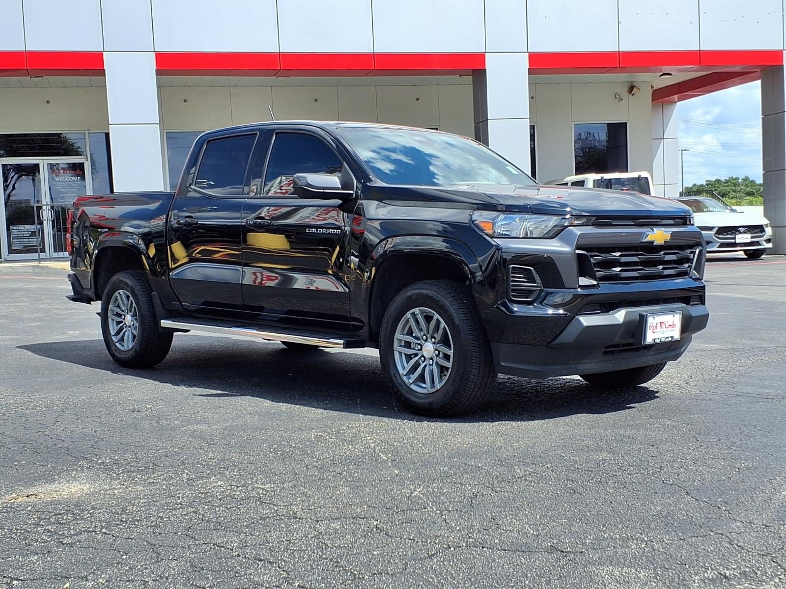 Used 2025 Chevrolet Colorado LT RWD image 4
