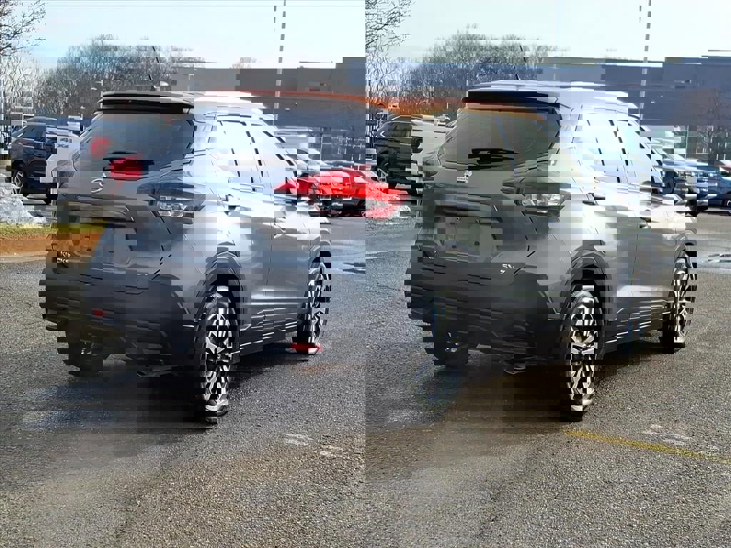 Used 2018 Nissan Kicks SV image 4