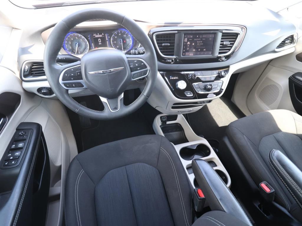 Used 2023 Chrysler Voyager LX FWD image 13