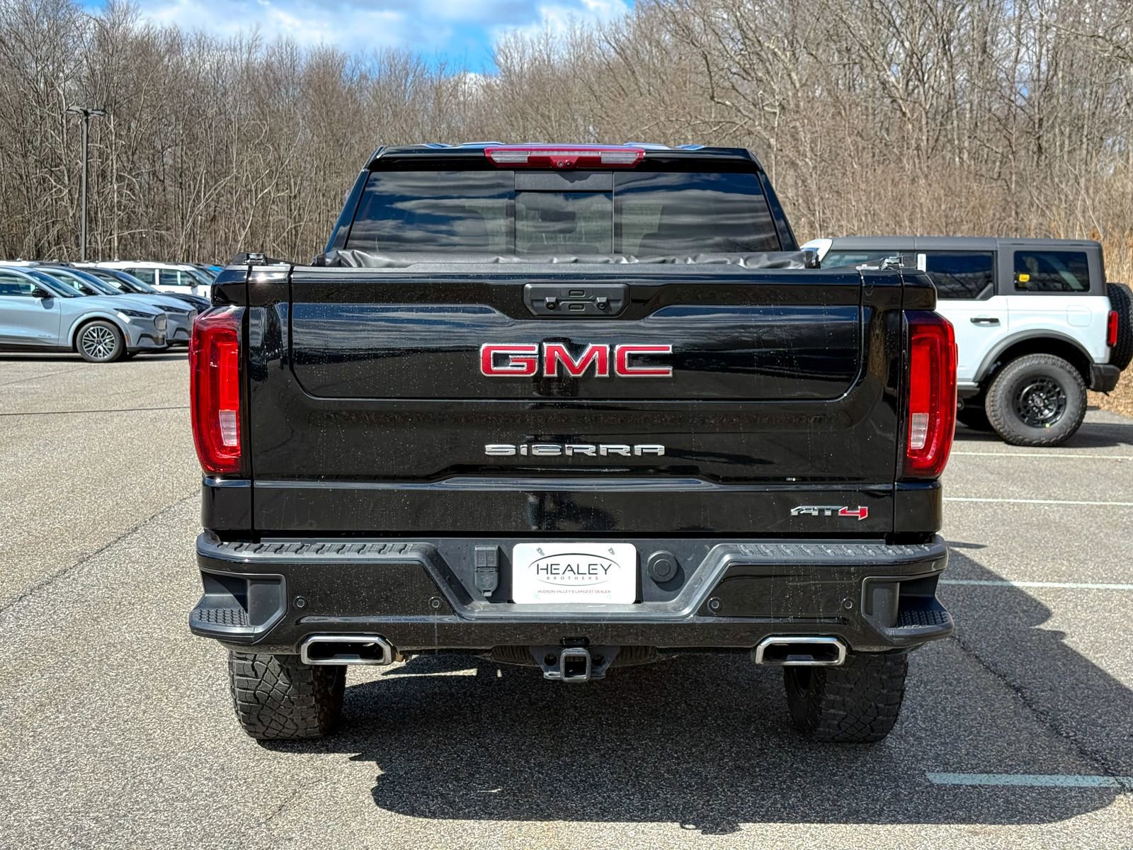 Used 2024 GMC Sierra 1500 AT4 w/ Technology Package image 3