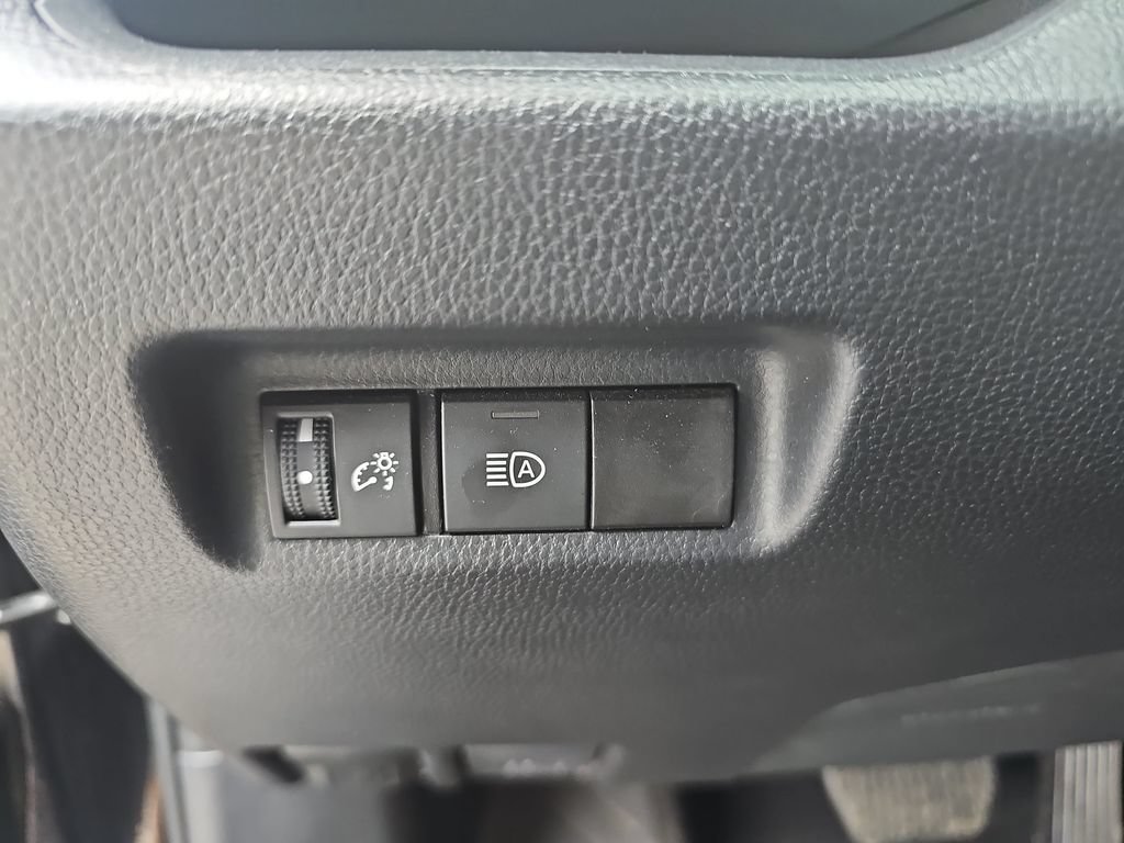 Used 2025 Toyota RAV4 XLE FWD image 24