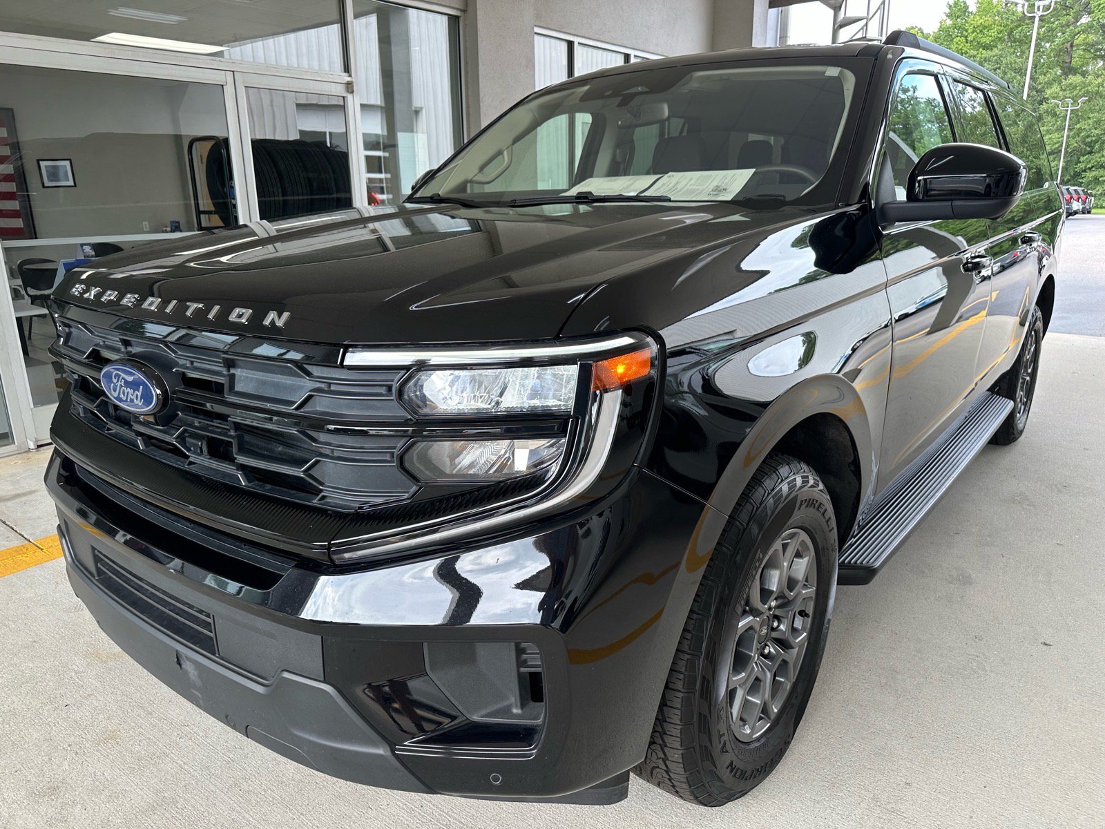 Certified 2025 Ford Expedition Max Active RWD image 3