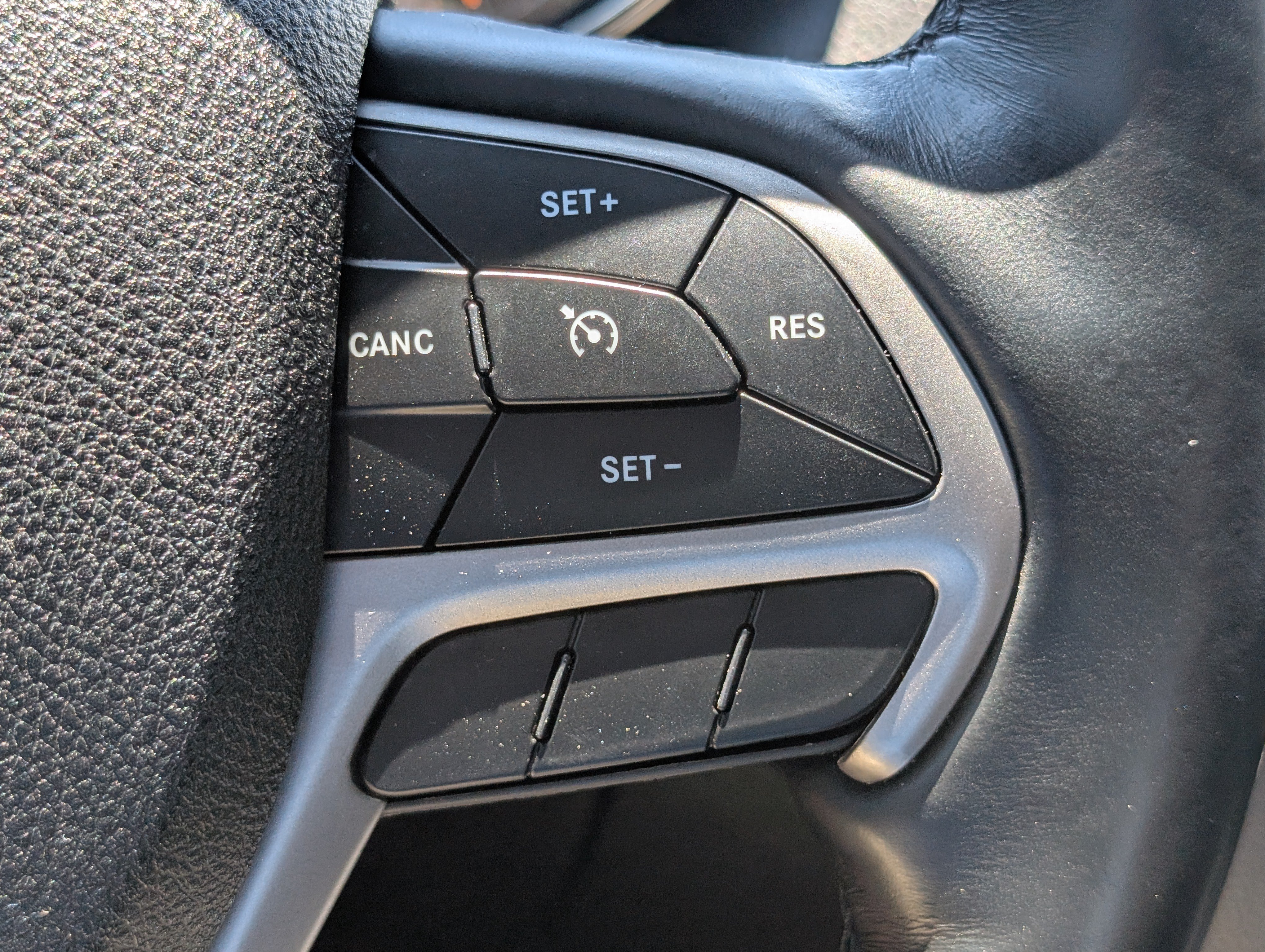 Used 2018 Jeep Grand Cherokee Limited AWD/4WD image 24