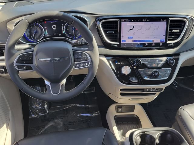 Used 2023 Chrysler Pacifica Touring-L image 6