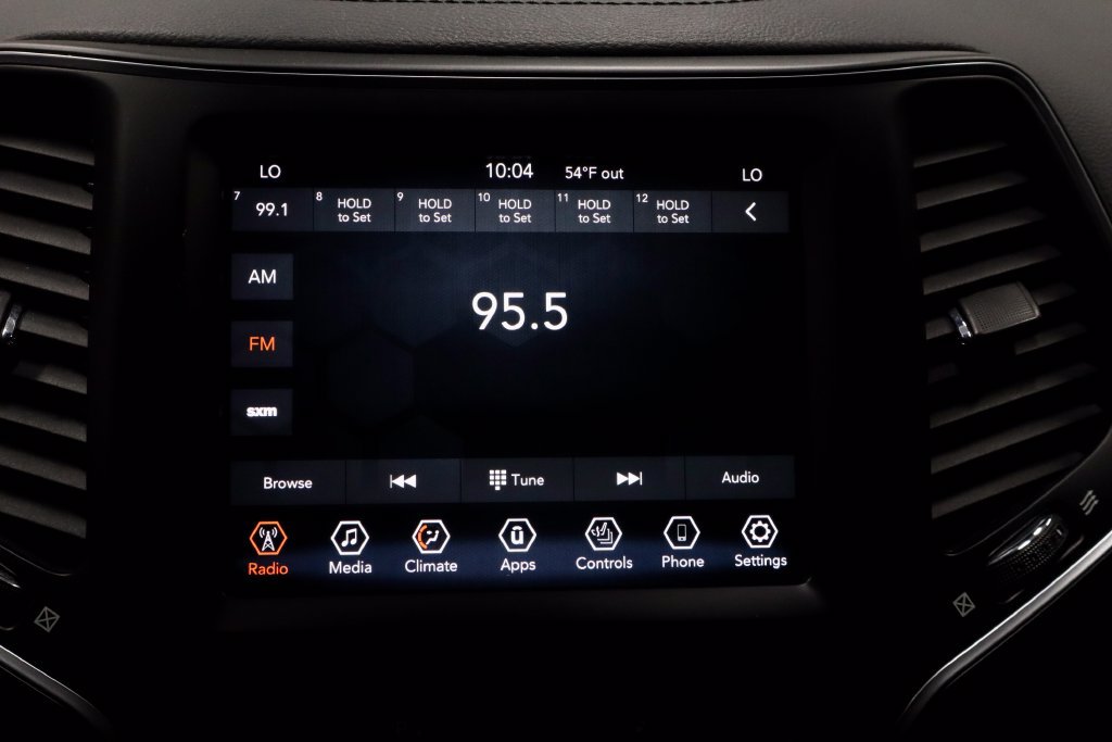 Used 2021 Jeep Cherokee Latitude Lux w/ Sun & Sound Group AWD/4WD image 3