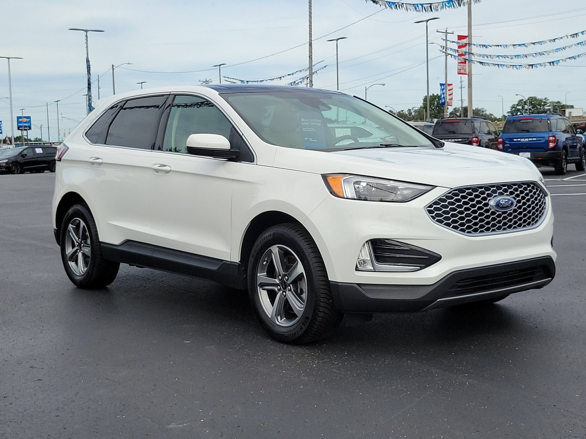 Certified 2024 Ford Edge SEL w/ Convenience Package AWD/4WD image 2