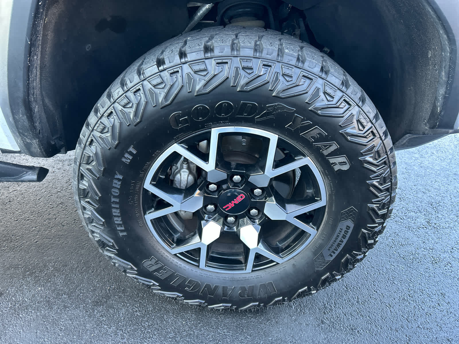 Used 2023 GMC Canyon AT4X image 18