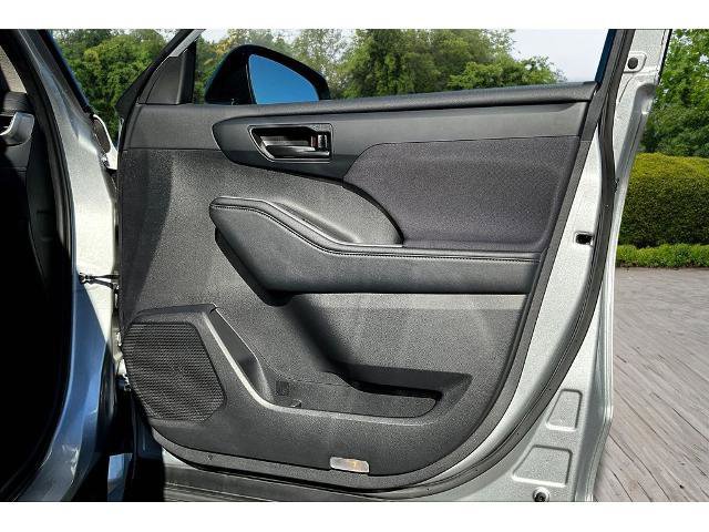 Used 2024 Toyota Highlander LE image 26