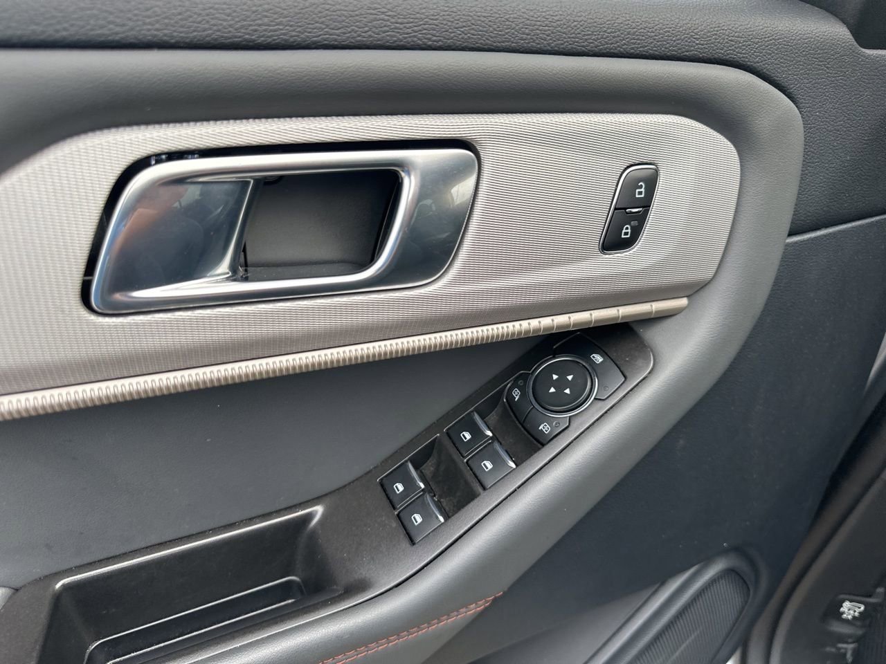 Certified 2025 Ford Explorer Active RWD image 18
