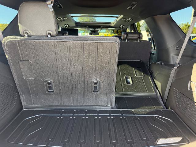 Used 2023 GMC Yukon AT4 w/ AT4 Premium Package AWD/4WD image 16