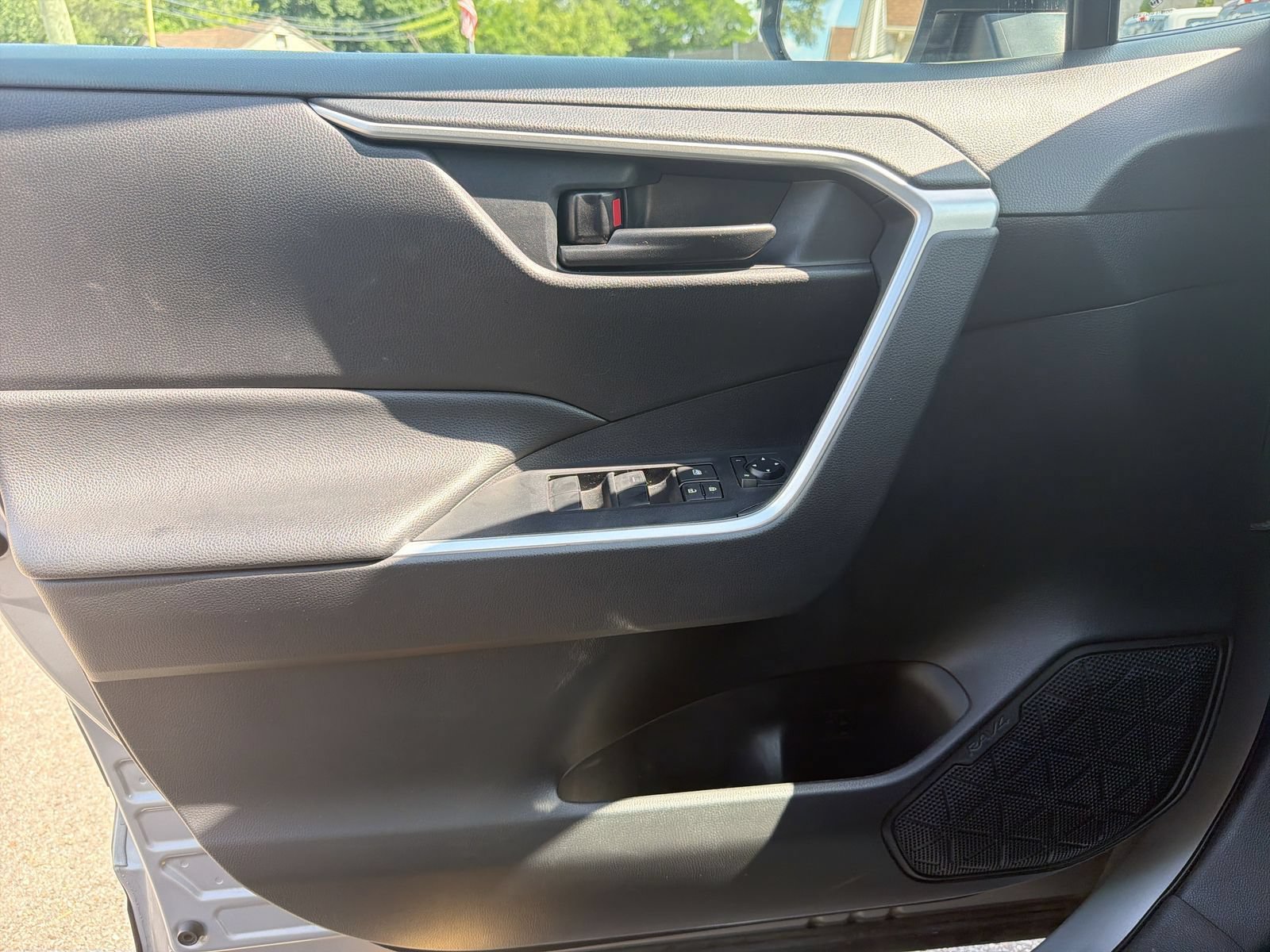 Used 2021 Toyota RAV4 LE FWD image 30