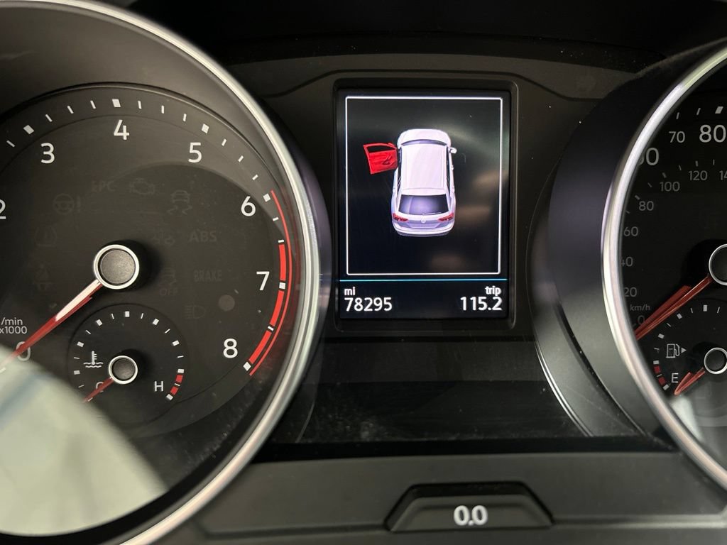 Used 2018 Volkswagen Tiguan SE w/ Panoramic Sunroof Package FWD image 18