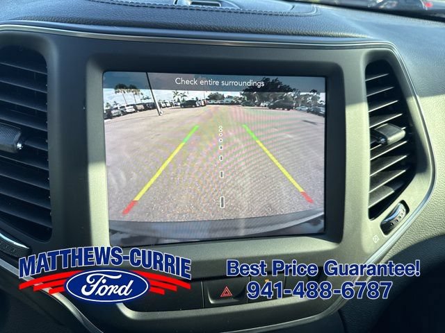 Used 2022 Jeep Cherokee Latitude w/ Trailer Tow Group AWD/4WD image 17