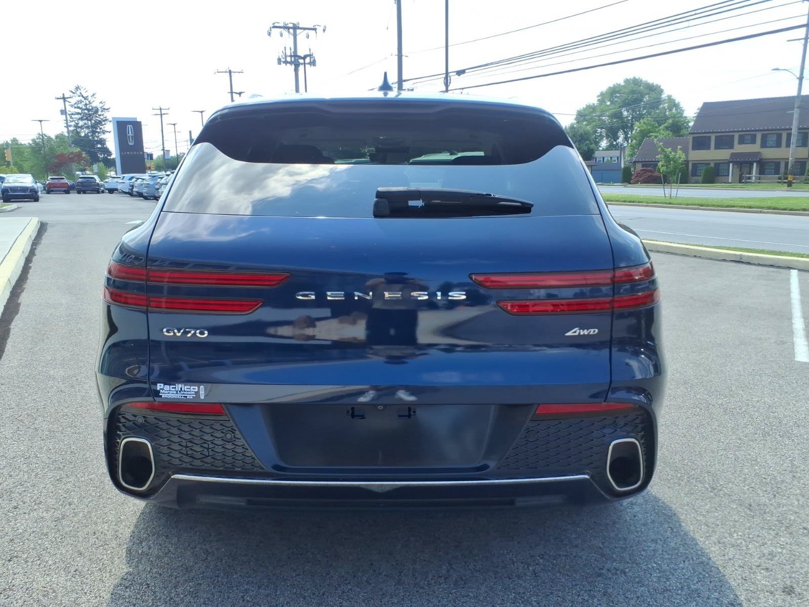 Used 2022 Genesis GV70 2.5T w/ Advanced Package AWD/4WD image 4