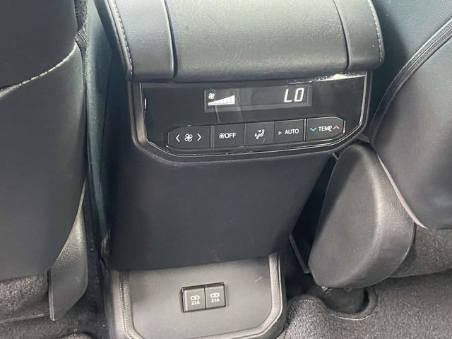 Used 2020 Toyota Highlander XLE FWD image 13