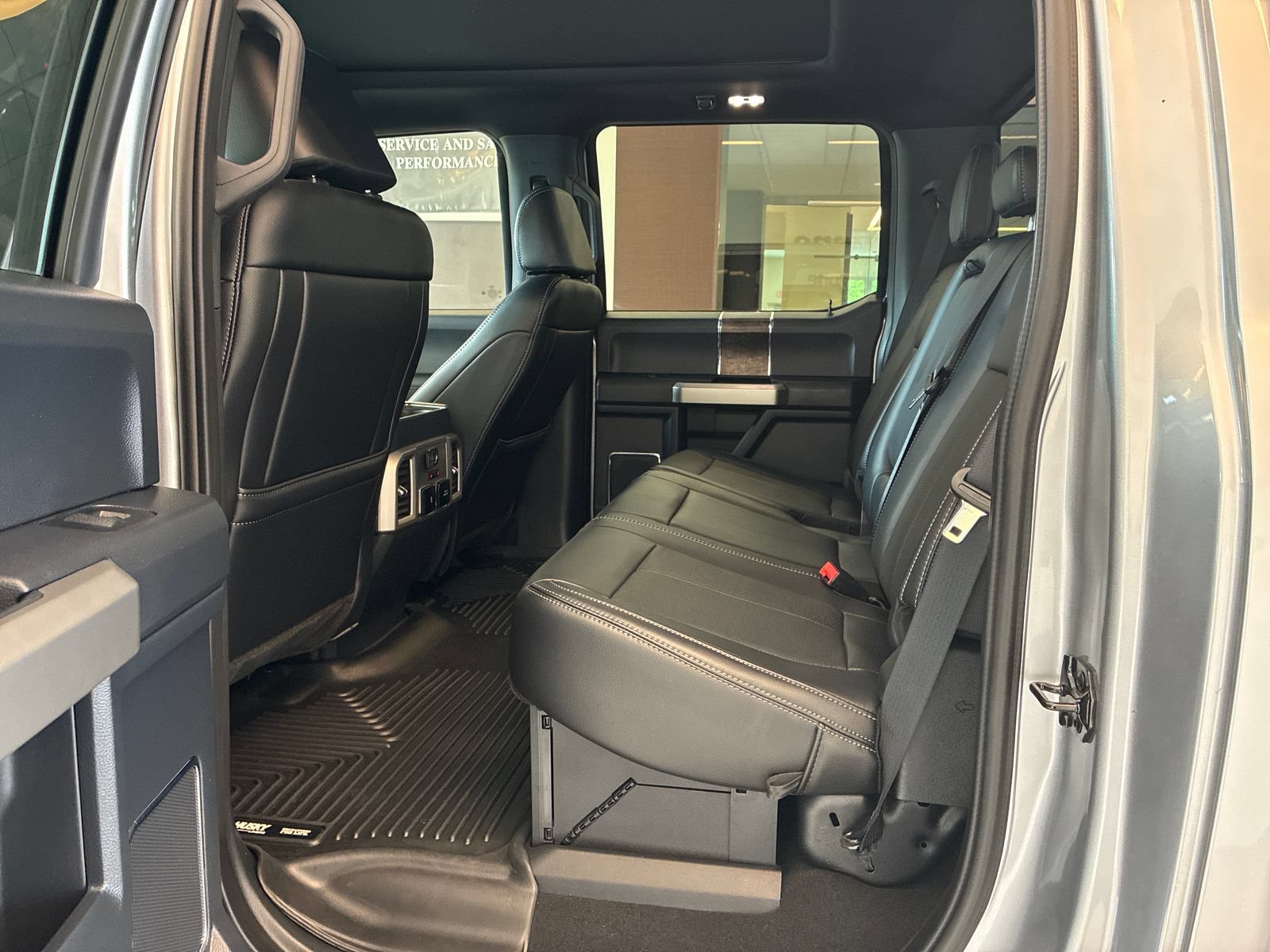 Certified 2022 Ford F250 Lariat w/ Black Appearance Package AWD/4WD image 9