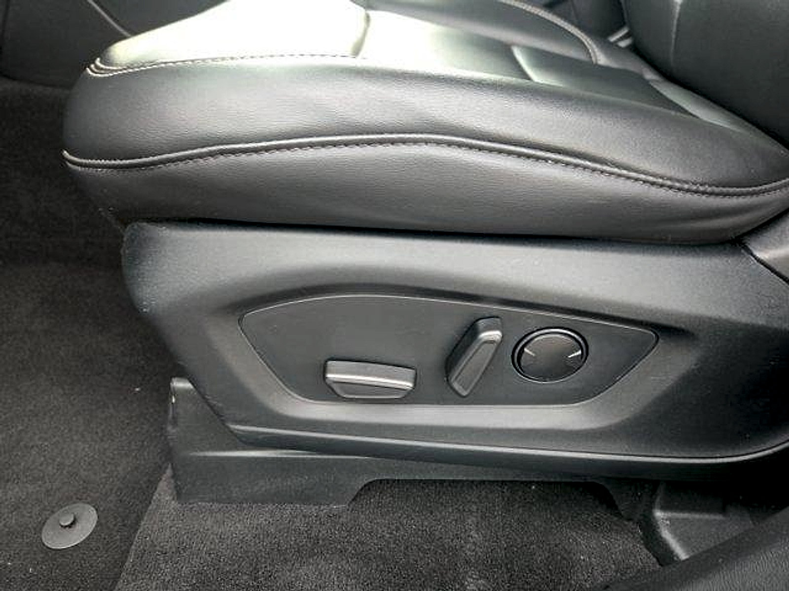 Certified 2023 Ford Explorer XLT w/ Equipment Group 202A AWD/4WD image 12