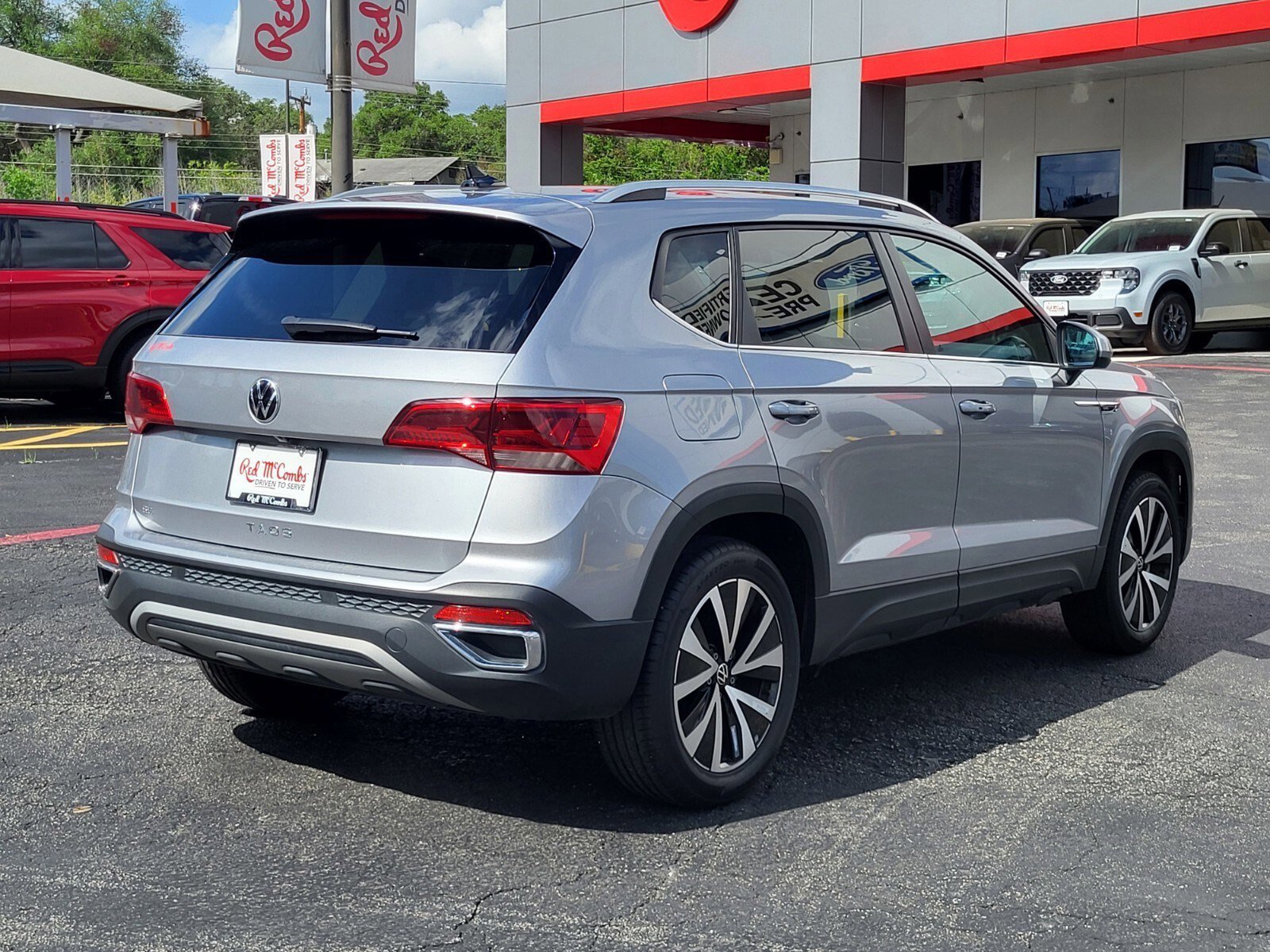 Used 2024 Volkswagen Taos SE FWD image 3