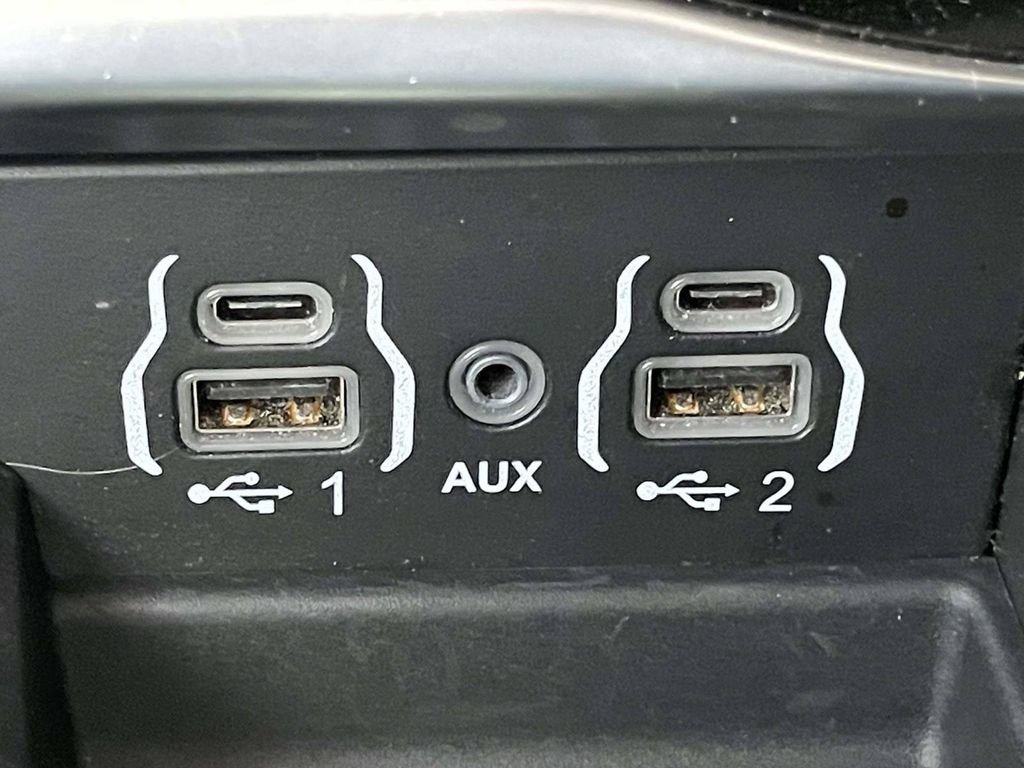 Used 2022 Chrysler Pacifica Limited FWD image 23