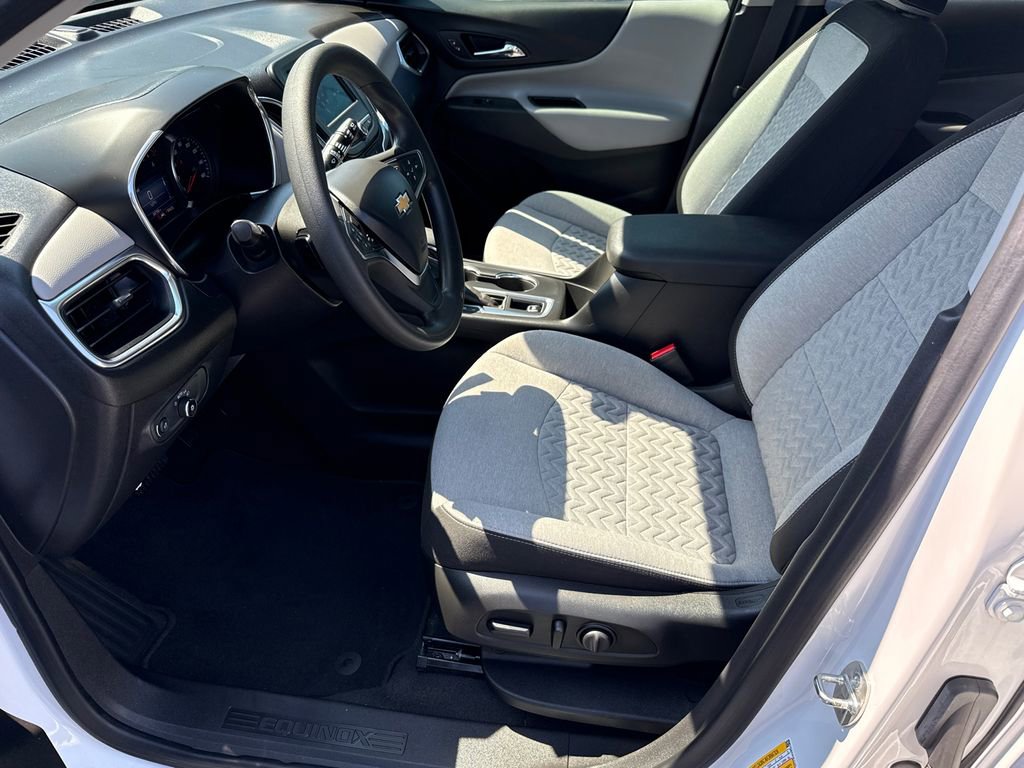 Used 2023 Chevrolet Equinox LS w/ LS Convenience Package image 9