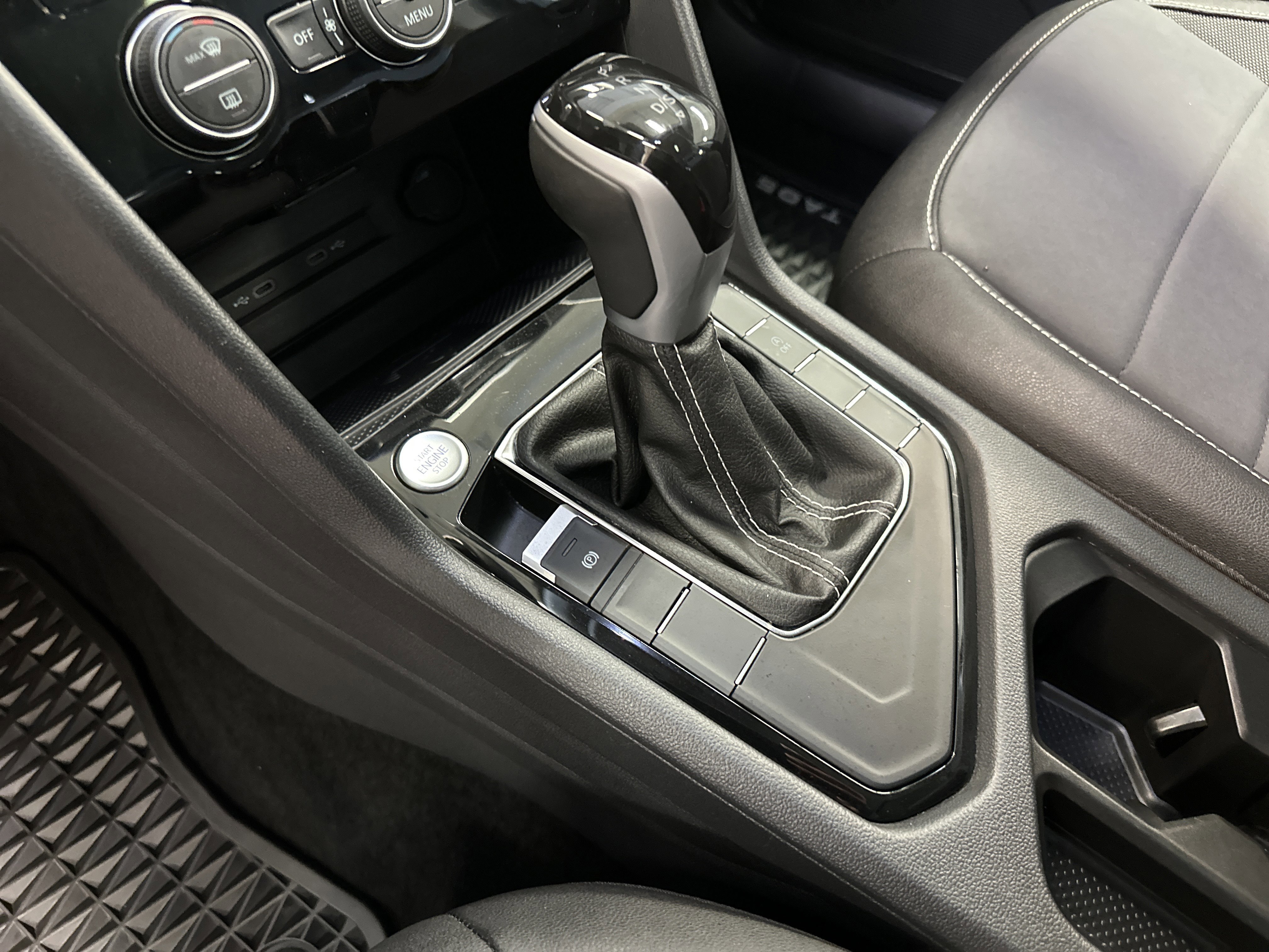 Used 2024 Volkswagen Taos SE image 29