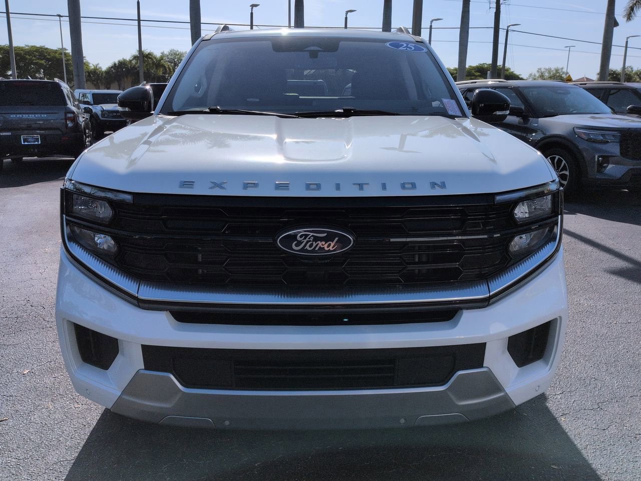 Certified 2025 Ford Expedition Platinum w/ Platinum Ultimate Package image 9