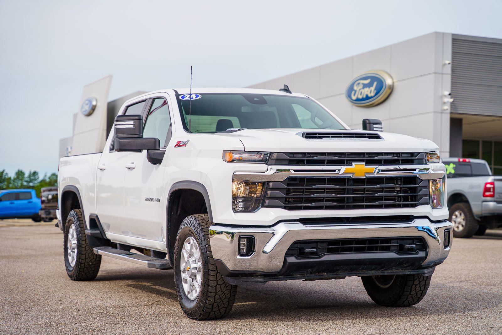 Used 2024 Chevrolet Silverado 2500 LT image 7