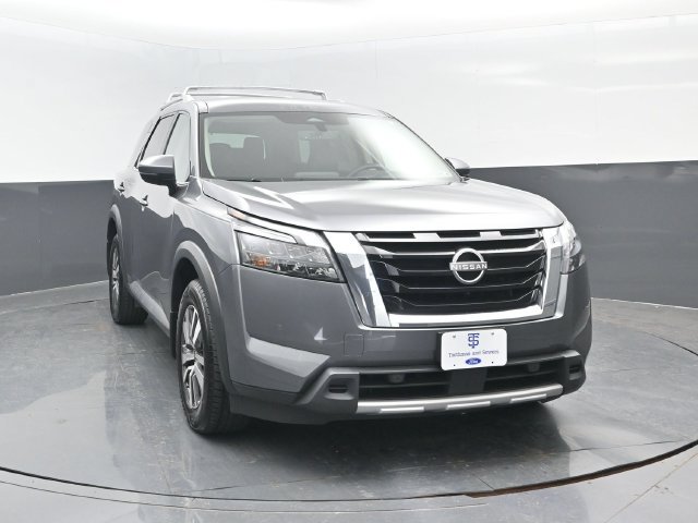 Used 2025 Nissan Pathfinder SL AWD/4WD image 2