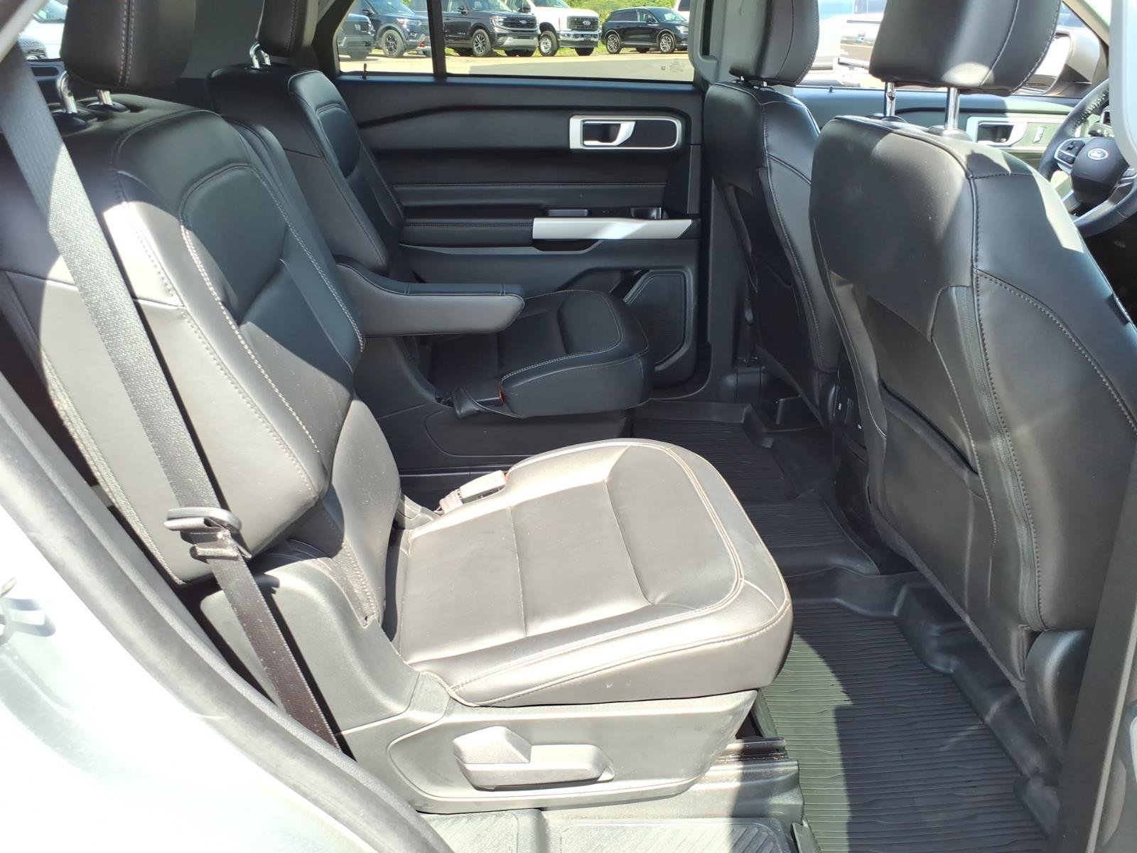 Certified 2023 Ford Explorer XLT w/ Equipment Group 202A AWD/4WD image 9