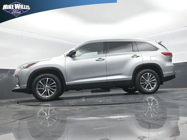 Used 2019 Toyota Highlander XLE FWD image 6