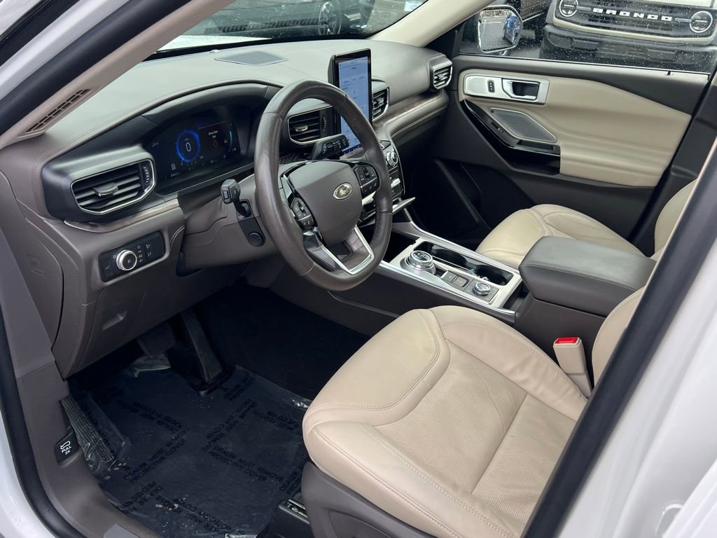 Certified 2022 Ford Explorer Platinum w/ Equipment Group 601A image 11