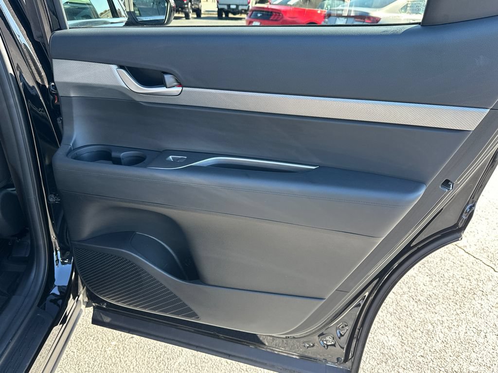 Used 2025 Hyundai Palisade SE FWD image 16
