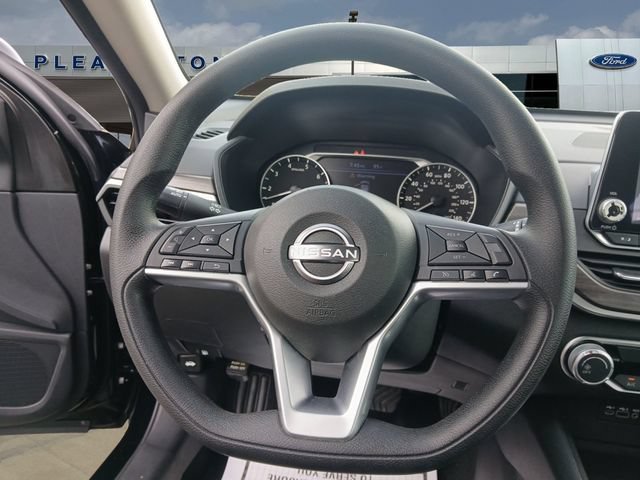 Used 2025 Nissan Altima 2.5 SV FWD image 12