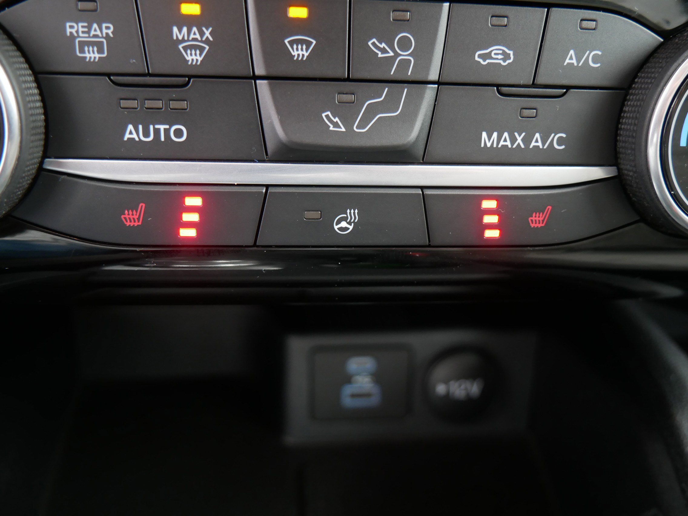 Certified 2022 Ford Escape SE w/ Cold Weather Package image 30