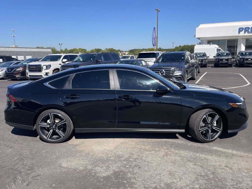 Used 2025 Honda Accord Sport image 2