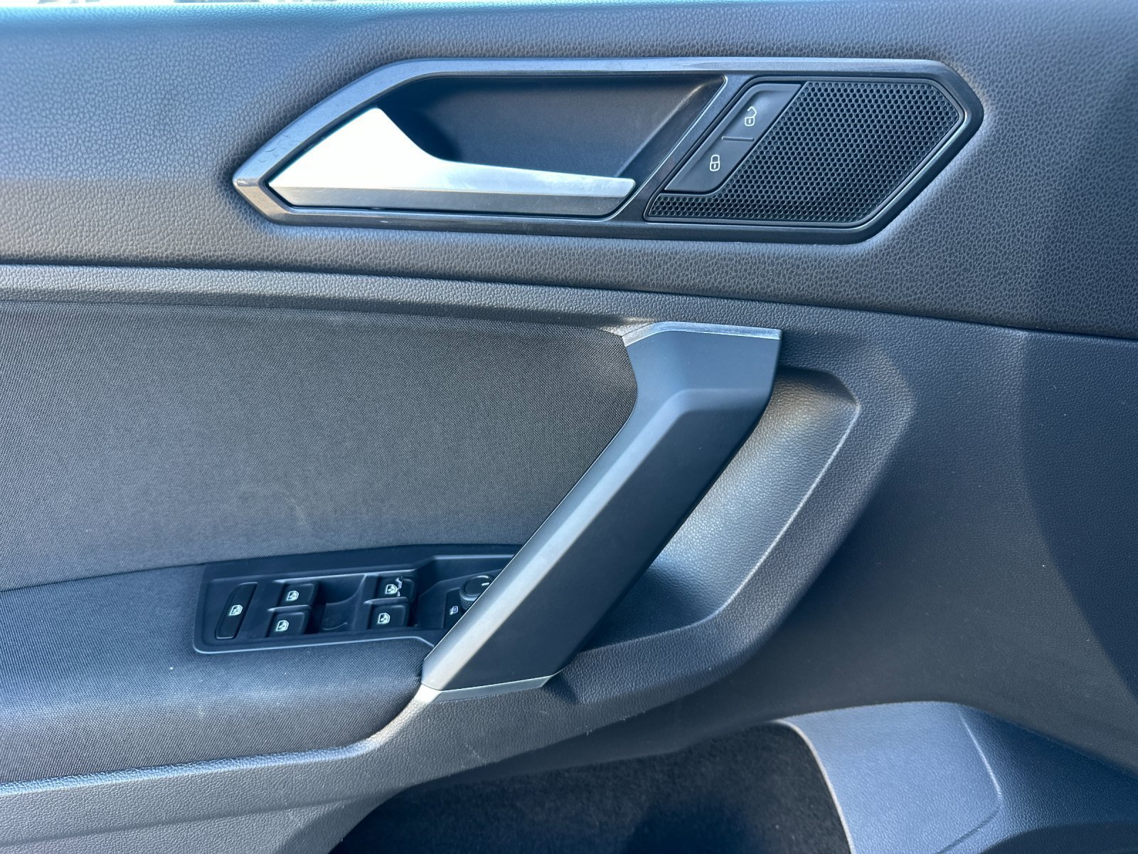 Used 2018 Volkswagen Tiguan S FWD image 10