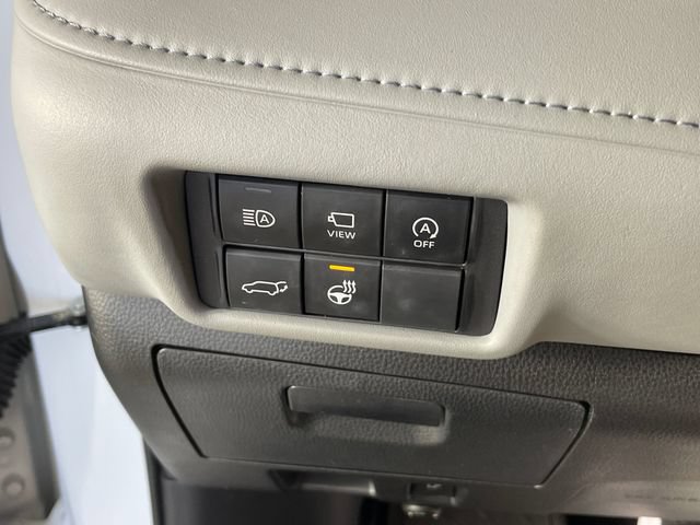 Used 2024 Toyota Highlander Limited AWD/4WD image 9