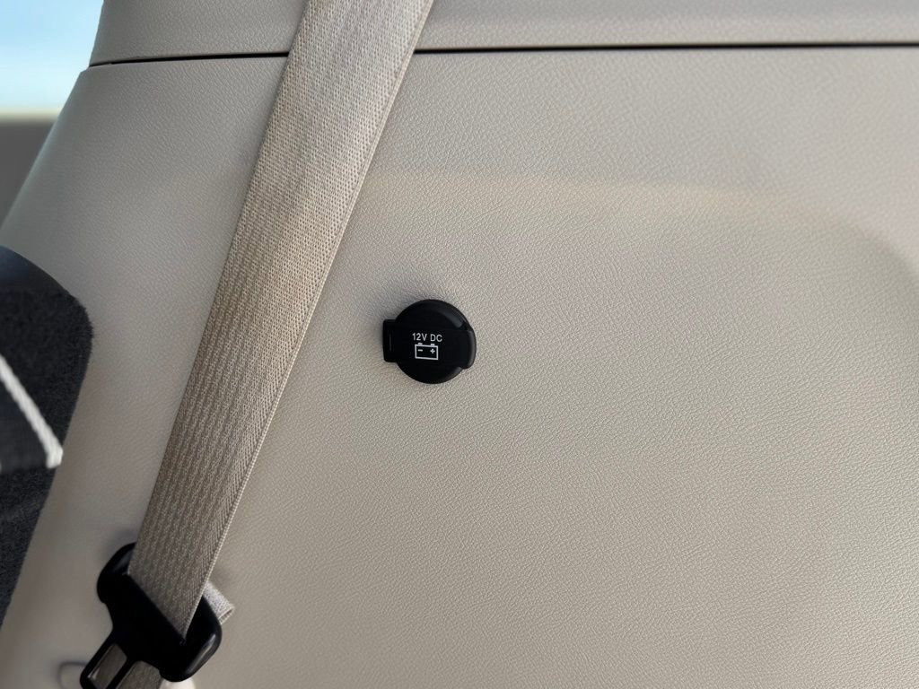 Used 2023 Chrysler Pacifica Touring-L image 49