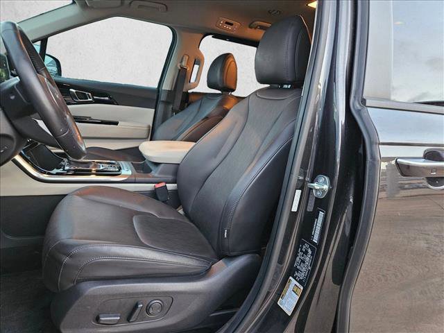 Used 2024 Kia Carnival EX FWD image 15